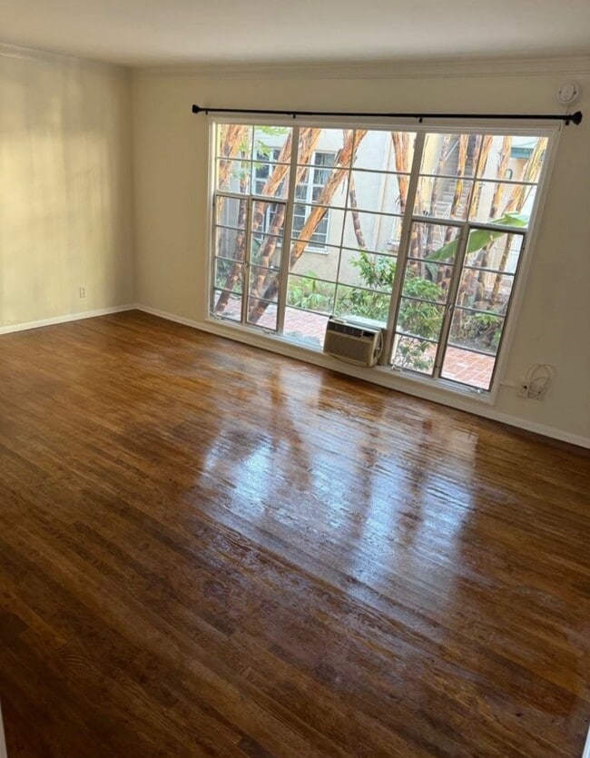 Building Photo - 6536 Franklin Ave Unit 2 Rental