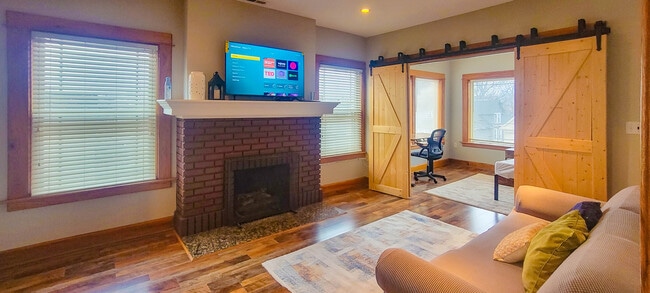 Building Photo - 11433 Ashbury Ave Unit 14