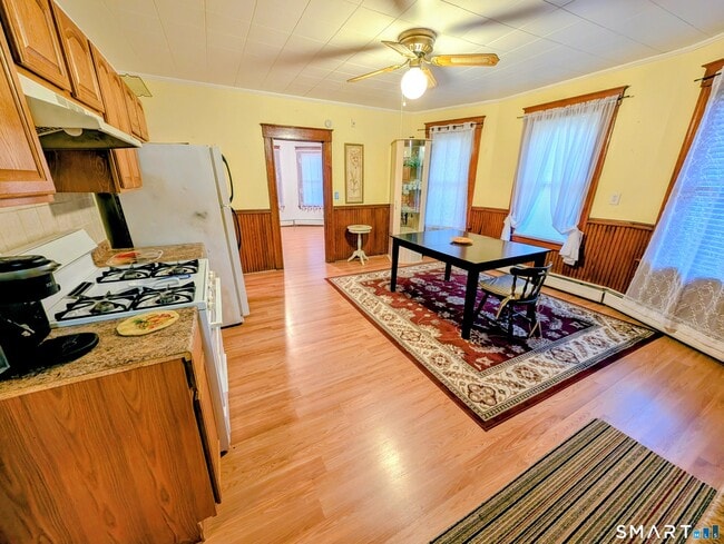 Photo - 160 Smith St