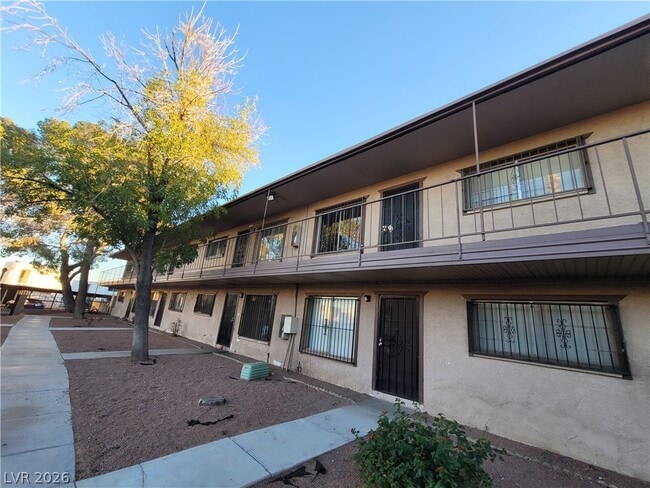 Photo - 615 S Royal Crest Cir