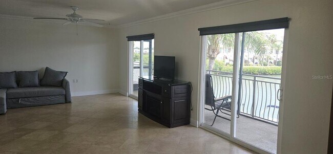 8822 Bay Pointe Dr Unit 203
