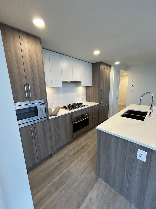 Photo - 9675 King George Blvd