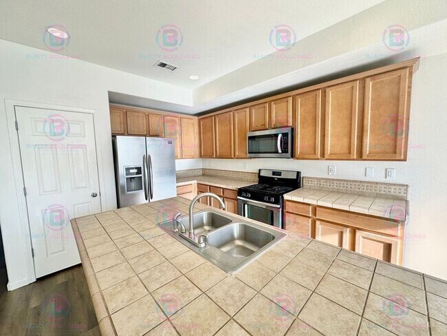Photo - Spacious 4-Bedroom 3 Bath, 3 Car Garage Home with Loft, Living Room and Family Room Outdoor Kitch...