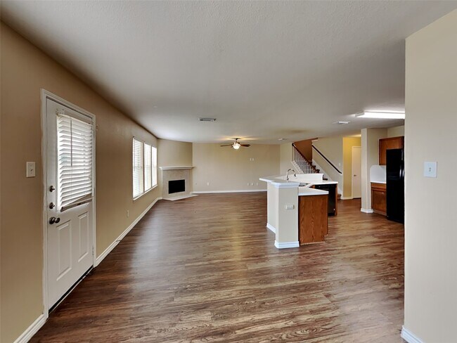 Photo - 226 Golden Oak Dr