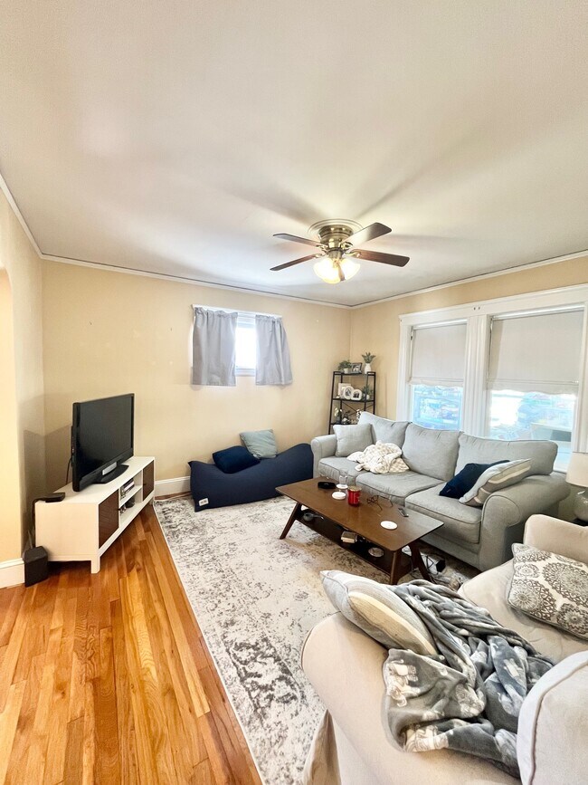 Photo - 81 Cresthill Rd Unit 2