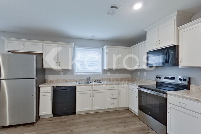 Photo - 1384 Maxwell Cir