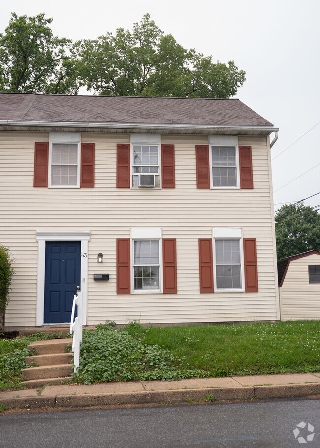 Building Photo - 53 E Summit St Rental