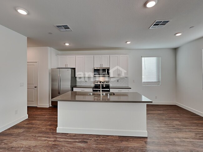 Photo - 3357 Blodwen St