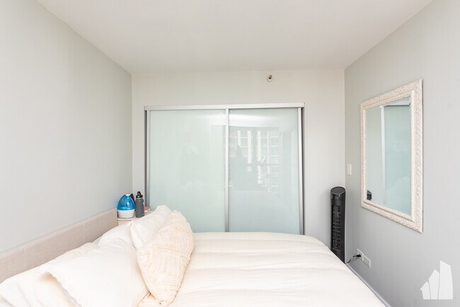 Photo - 10 E Ontario St Unidad 2410