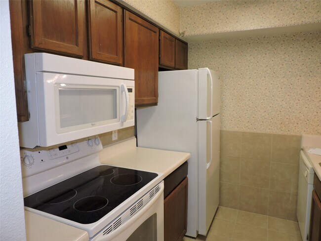 Photo - 17401 Red Oak Dr Unit 104