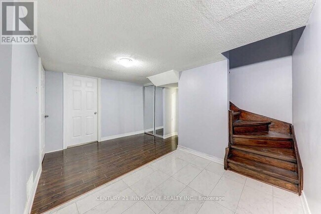 Photo - 7 Sachems Pl