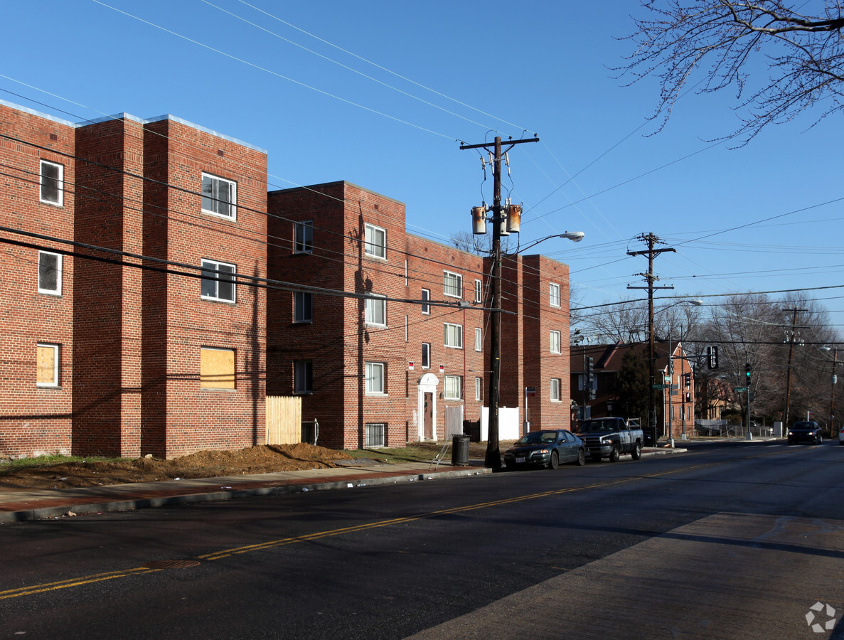 Photo - 954 Southern Ave SE Apartments