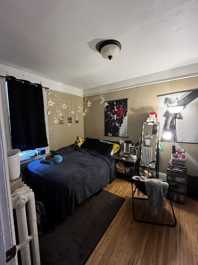Photo - Huge 4 bed 1 bath very close to Water St. and UWEC!