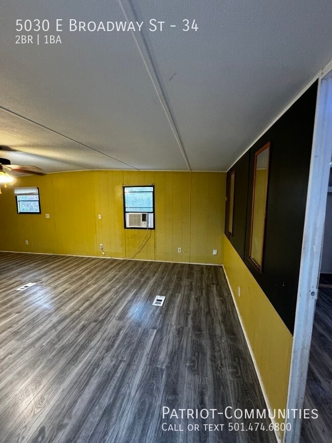 Photo - 5030 E Broadway St