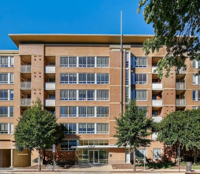 Building Photo - 355 I St SW