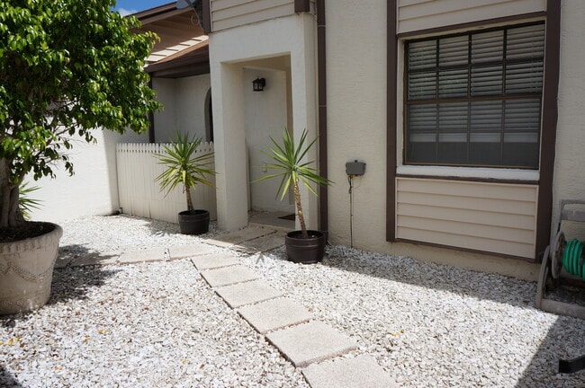 Building Photo - 14865 Feather Cove Rd Rental