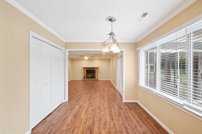 Photo - 4501 Van Dyck Dr