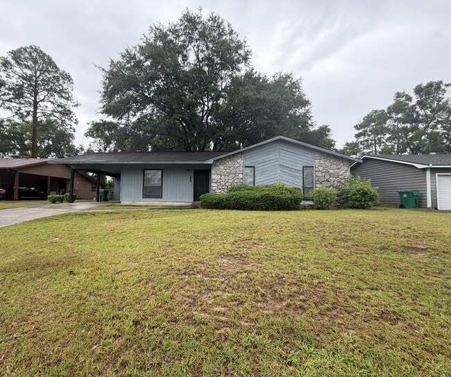 Building Photo - 1235 Ponderosa Dr