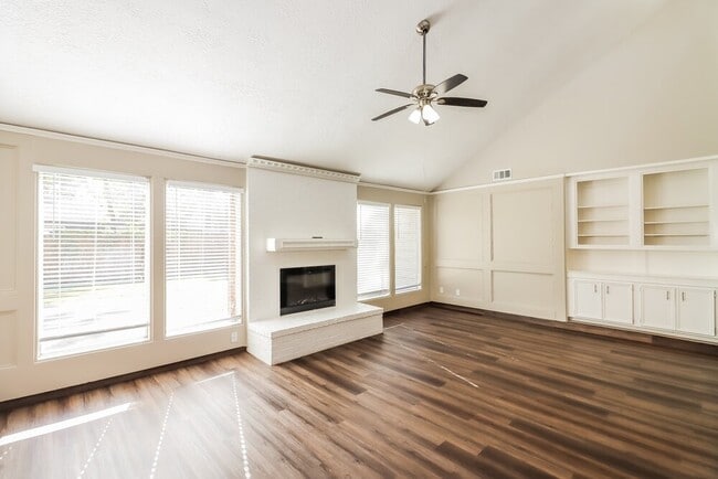 Photo - 707 Nautilus St