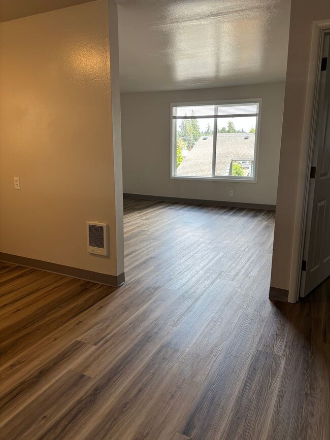 Photo - 160-190 King St S Unit 180