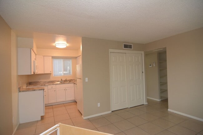 Photo - 2 Bedroom 1 Bath Apartment! Close to the U...