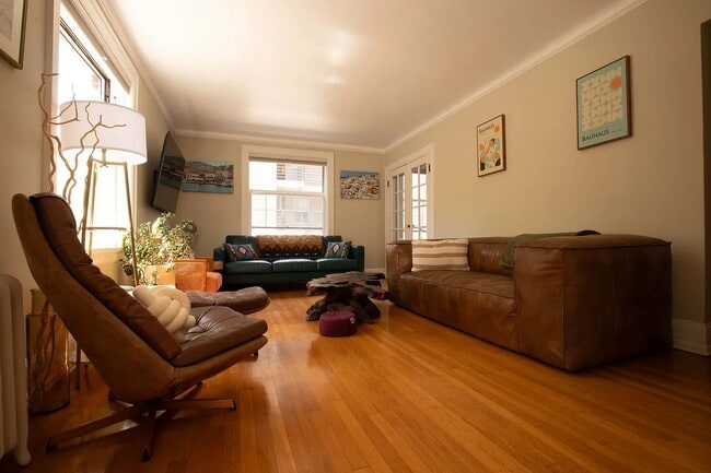 Photo - "Charming 1-Bedroom Retreat in the Heart of Seattle's Bustling Capitol Hill!"