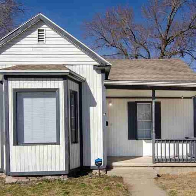 Building Photo - Cozy 2 Bedroom Home