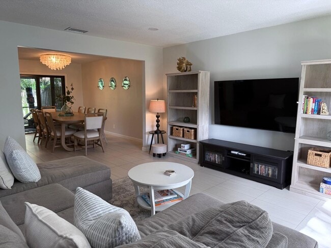 Photo - 1088 Raintree Dr
