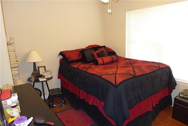 Photo - 1907 Robbins Pl Unit 105