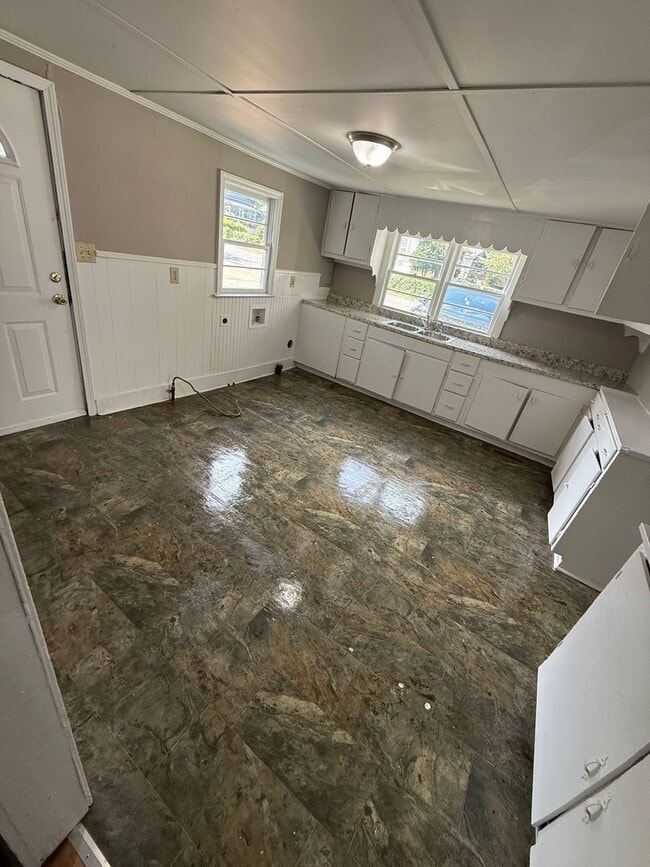 Building Photo - 3 Bedrooms, 1 Bathroom - House in Rome!