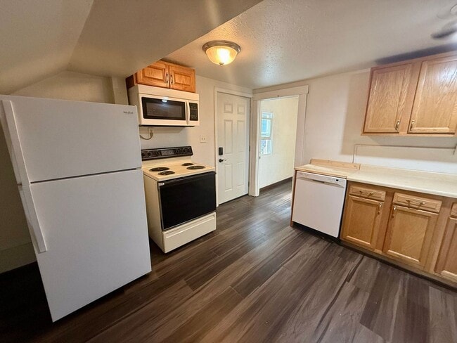 Building Photo - 210 N 1st Ave Unit Upper