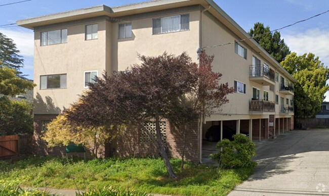 Building Photo - Modern Top Floor Condo, Newly Remodeled -U...