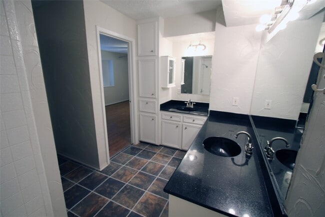 Photo - 4105 Vista Rd Unit 1