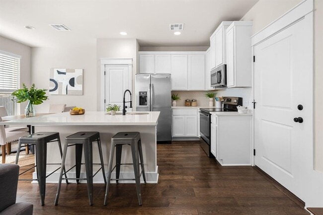 Building Photo - 13501 Metric Blvd Unit 8