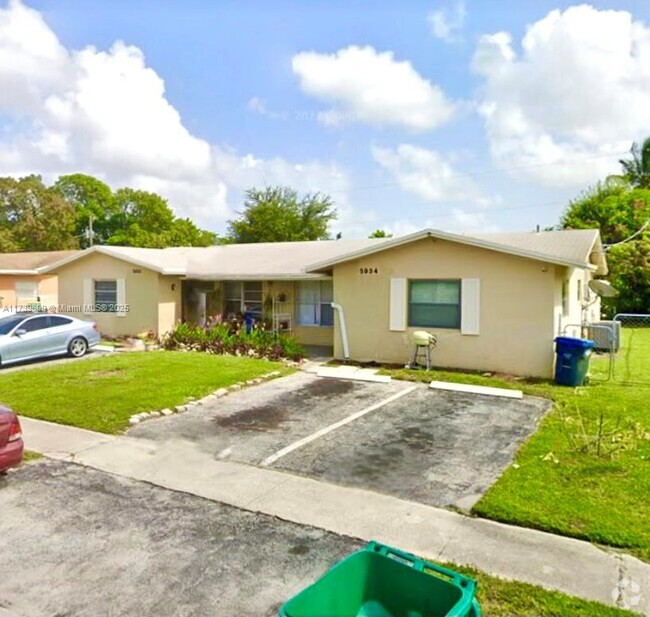 Building Photo - 5934 NW 20th St Unit 5934 Rental