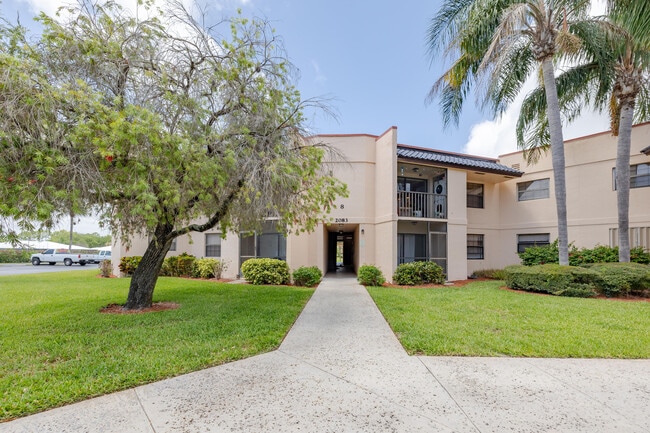 Building Photo - 2083 NE Collins Cir Unit 8-100