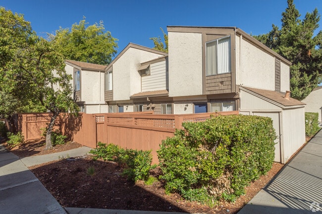 Photo - Alvarado Parkside Apartments