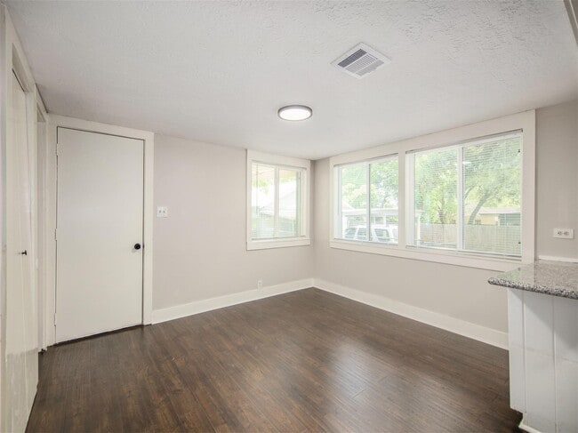 Photo - 319 N Cochran St