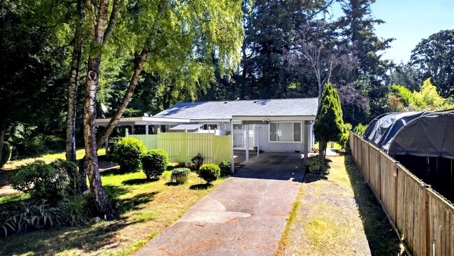 Building Photo - Newly Renovated 2 Bedroom / 1 Bathroom Duplex in Lakewood Unit 8219