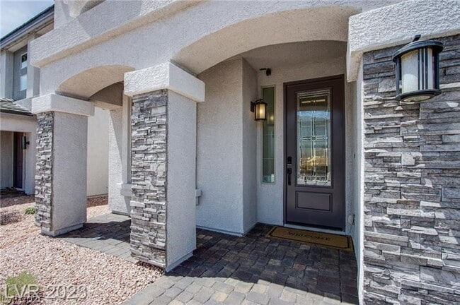 Photo - 8307 Red Lily St