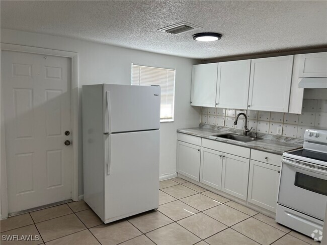 Building Photo - 286 Lowell Ave Rental