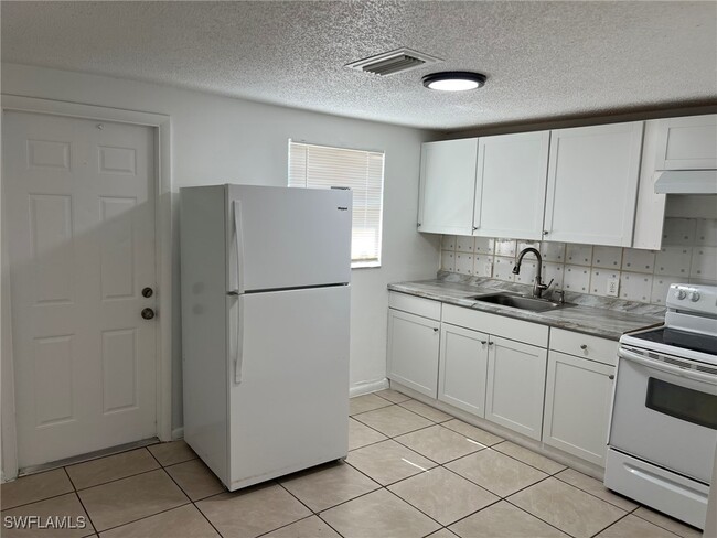 Building Photo - 286 Lowell Ave Rental