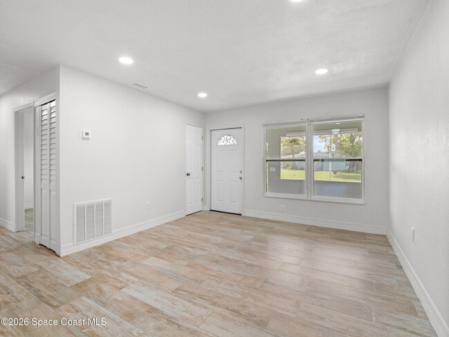 1382 Lakewood Dr