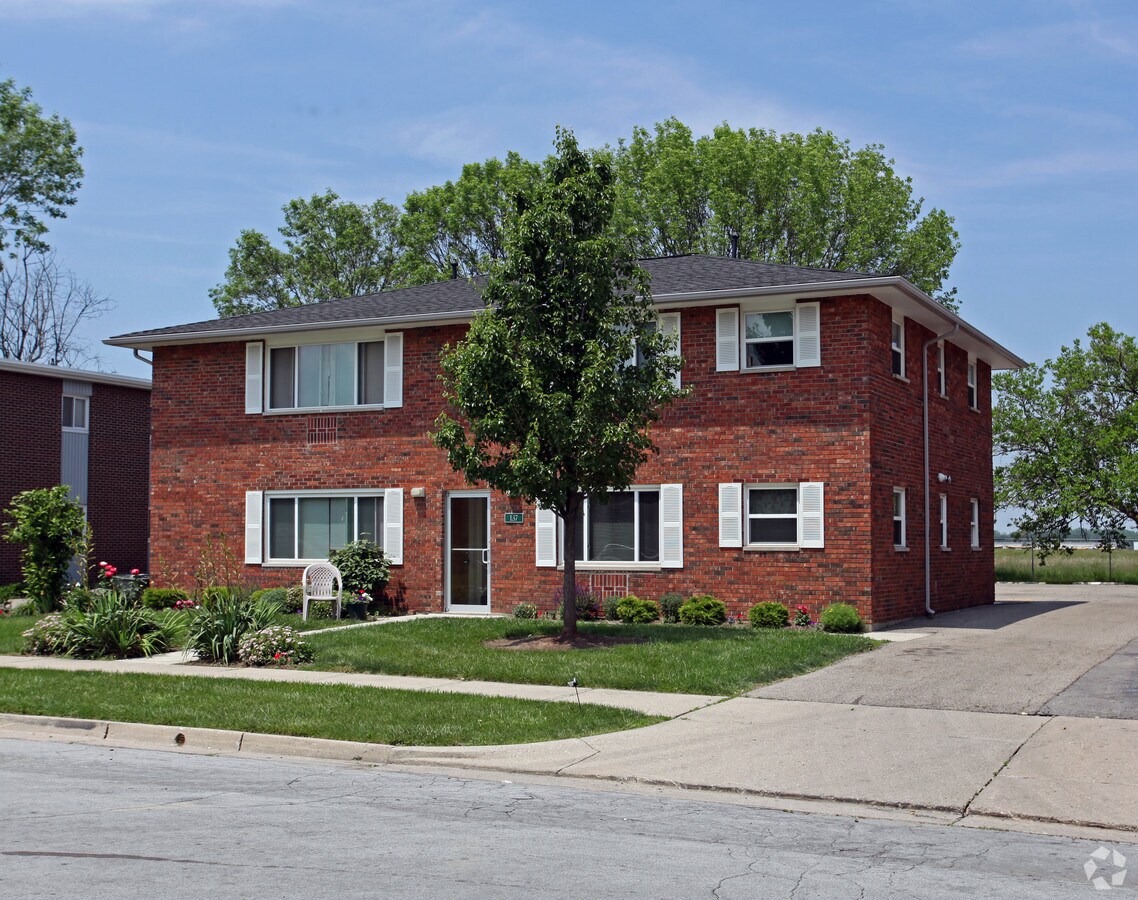 Photo - 137 Imperial Ct