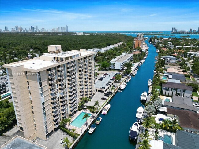 Photo - 2350 NE 135th St Unidad 1101