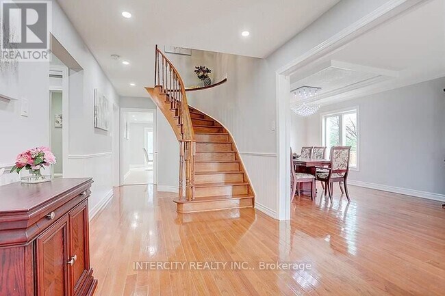 Photo - 57 Yorkland St