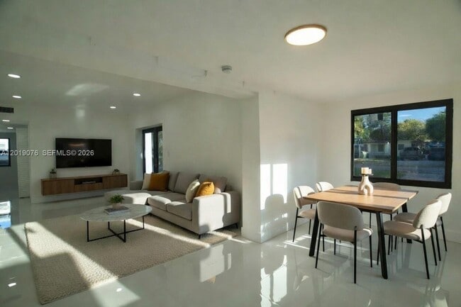 Photo - 315 NW 127th St