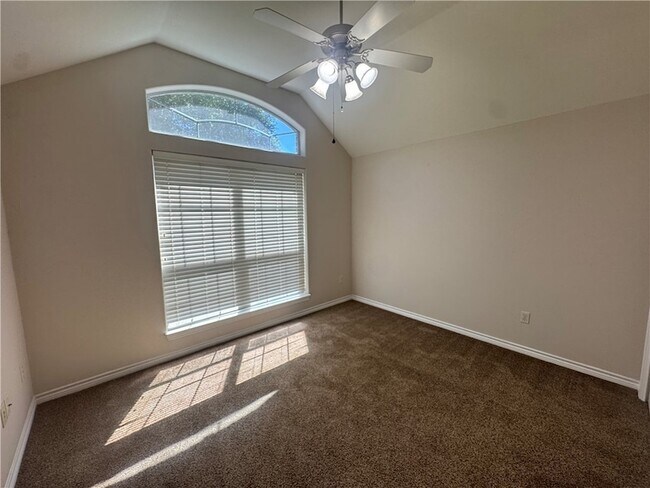 Photo - 205 Rugen Ln