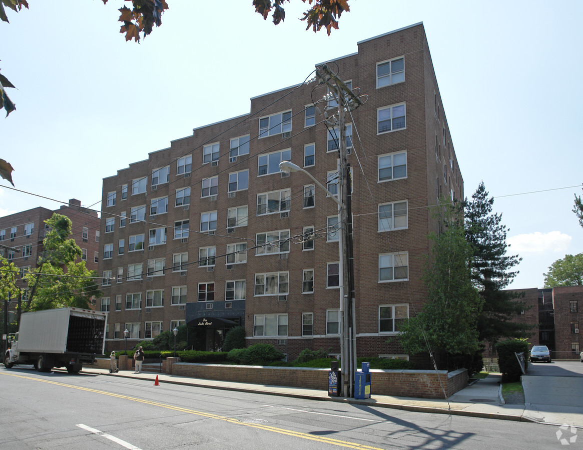 Photo - 10 Lake St Apartments