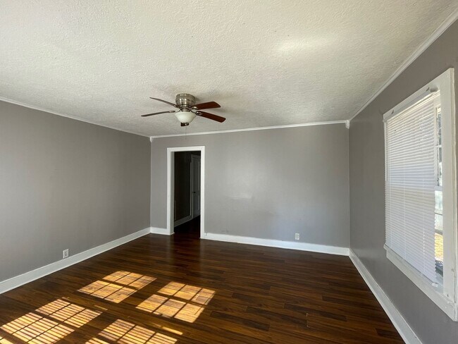 2104-2106 McAlister